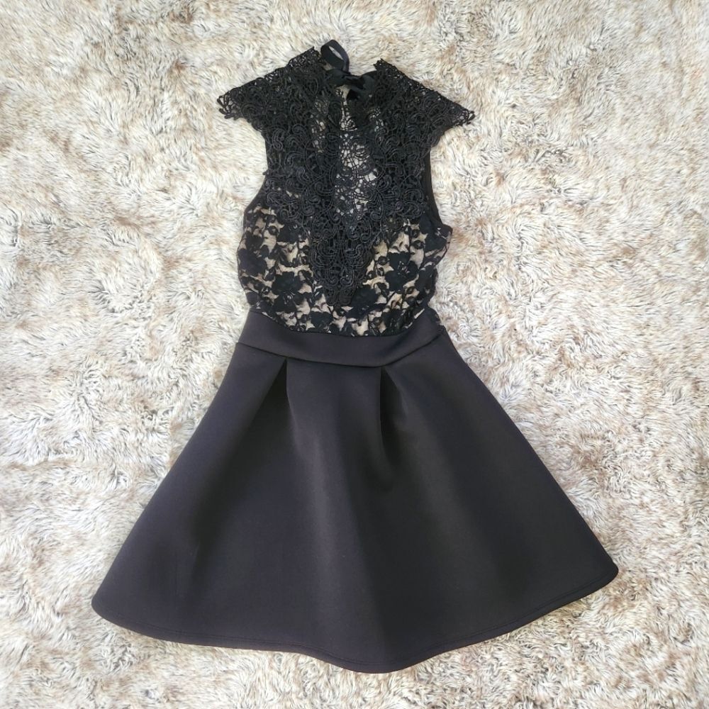 Windsor Charismatic in Crochet Skater Dress Black‎ Size XS